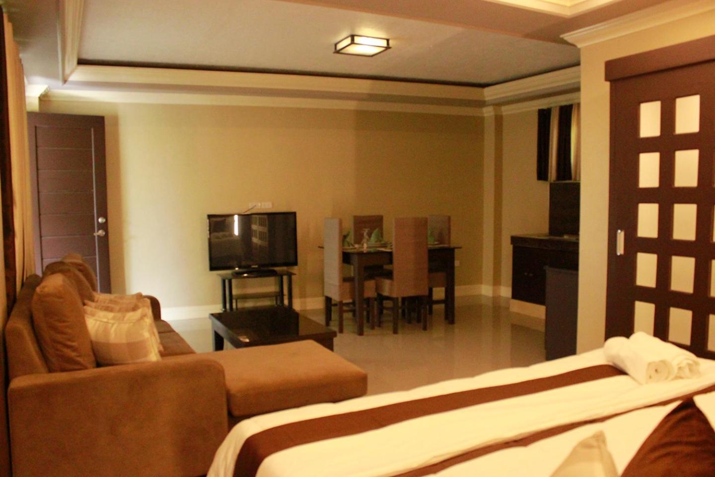 Villa Esmeralda Bryan'S Resort Hotel And Restaurant Palayan City Exterior foto