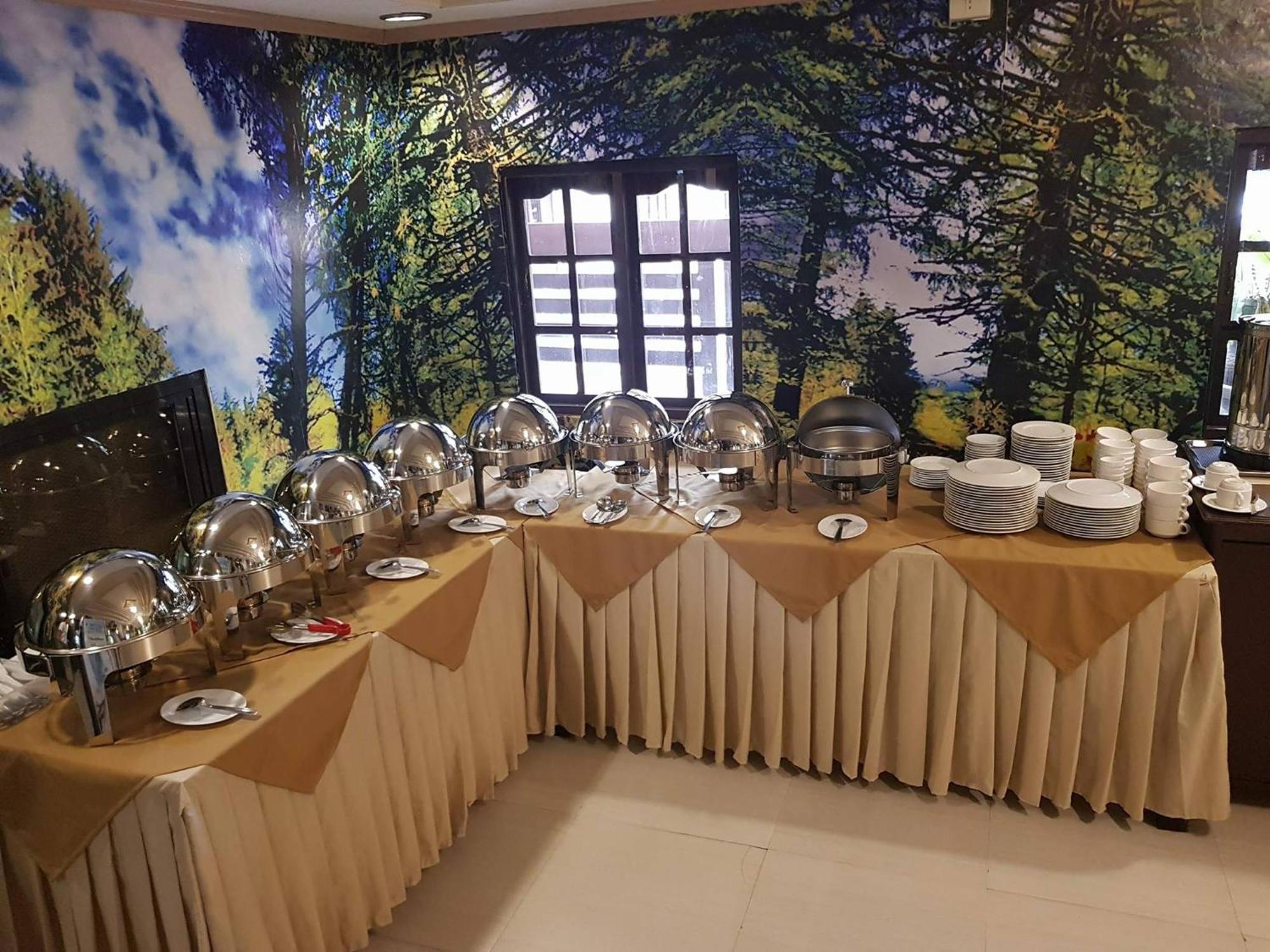 Villa Esmeralda Bryan'S Resort Hotel And Restaurant Palayan City Exterior foto